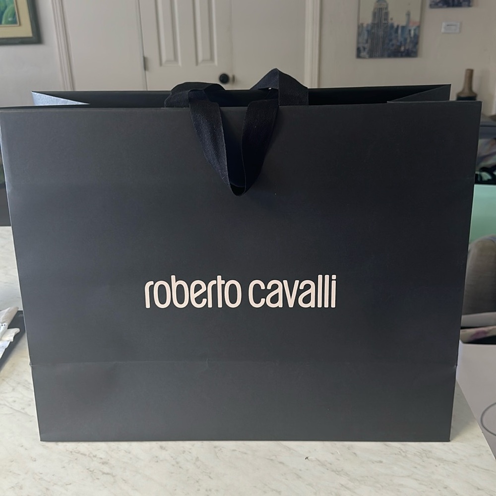 ✨✨Luxury Designer Bags and Boxes for Sale!
Roberto caballi SHOPPING BAG FOR …✨✨